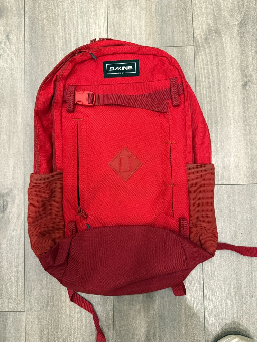 DAKINE urban mission Backpack 23 L (red)